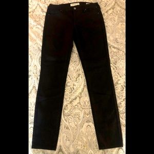 NEW with tag! Bullhead jeans, very black! Size 26 inseam 29”.